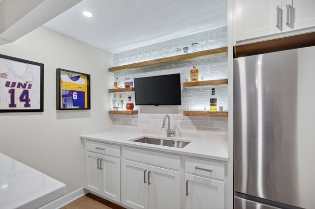 713 NE Country Meadow Drive, Ankeny, IA 50021