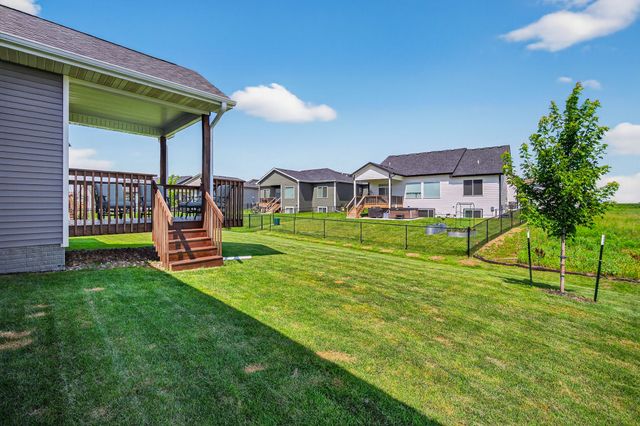 713 NE Country Meadow Drive, Ankeny, IA 50021