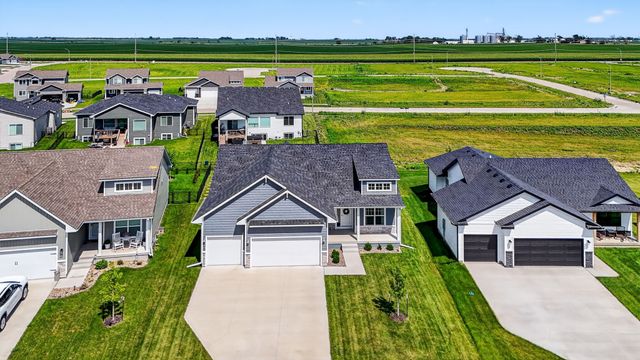 713 NE Country Meadow Drive, Ankeny, IA 50021