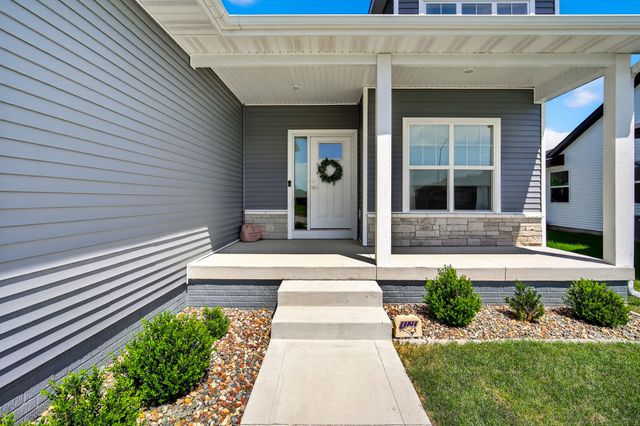 713 NE Country Meadow Drive, Ankeny, IA 50021