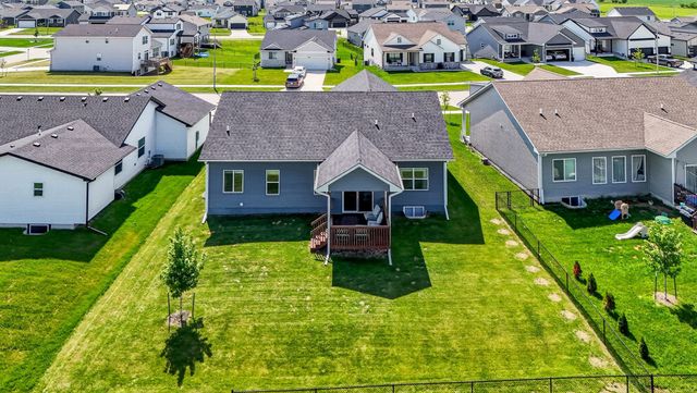 713 NE Country Meadow Drive, Ankeny, IA 50021