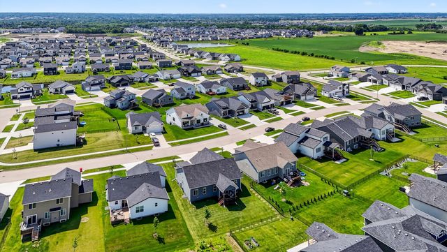 713 NE Country Meadow Drive, Ankeny, IA 50021