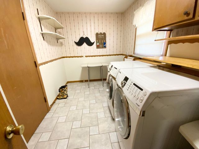 2049 S Brighton Drive, Springfield, MO 65804