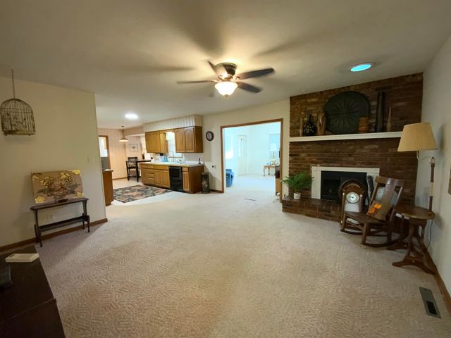 2049 S Brighton Drive, Springfield, MO 65804