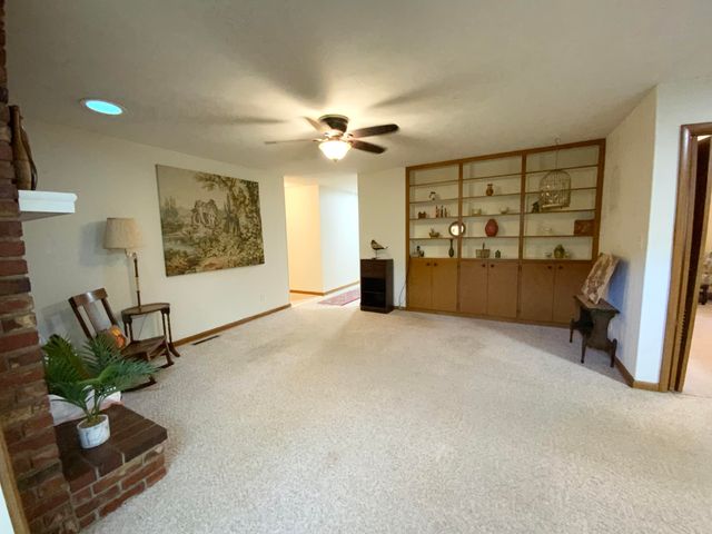 2049 S Brighton Drive, Springfield, MO 65804