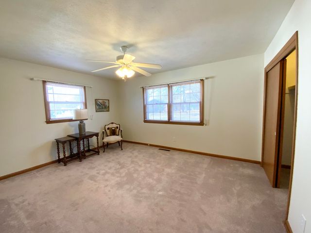 2049 S Brighton Drive, Springfield, MO 65804