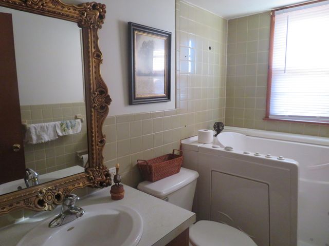 2049 S Brighton Drive, Springfield, MO 65804