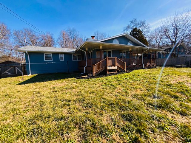 2049 S Brighton Drive, Springfield, MO 65804