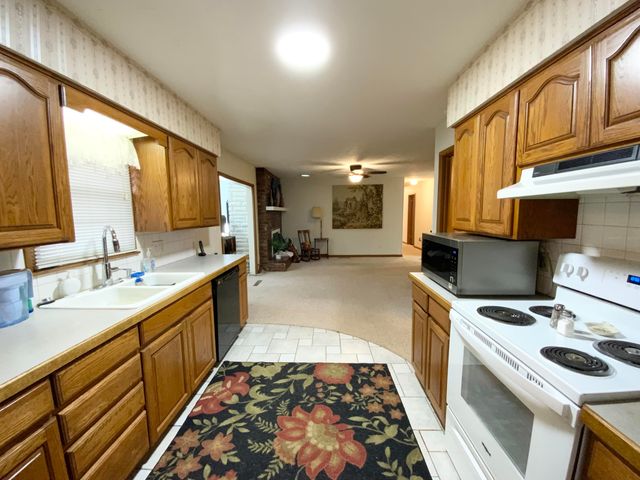 2049 S Brighton Drive, Springfield, MO 65804