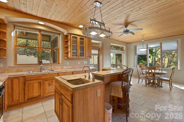 97 Old Cove Road, Black Mountain, NC 28711