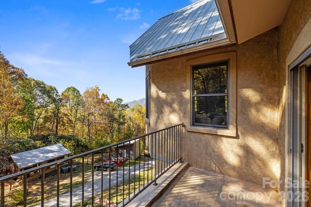 97 Old Cove Road, Black Mountain, NC 28711