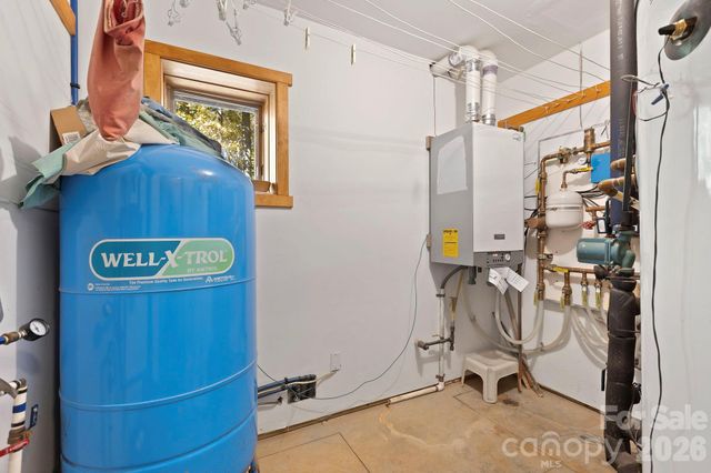 97 Old Cove Road, Black Mountain, NC 28711