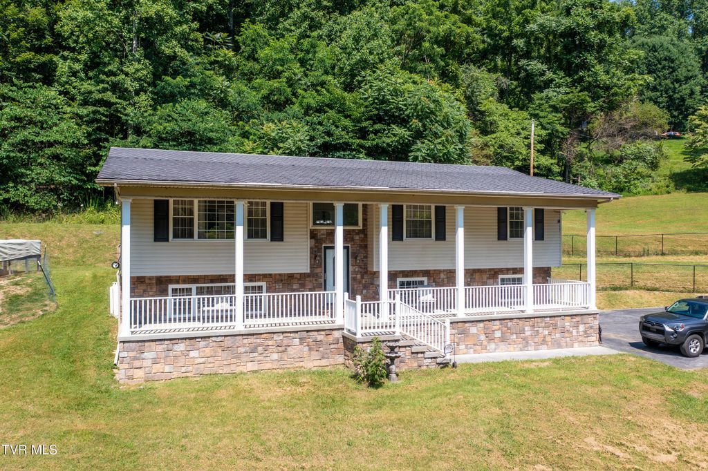 135 Riders Drive, Gate City, VA 24251