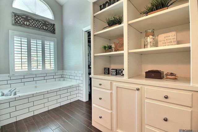 3204 White Lane Dr, Baton Rouge, LA 70816