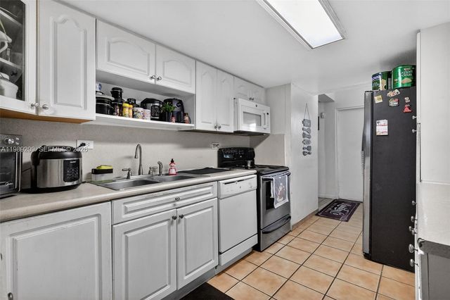 1680 NW 122nd St, North Miami, FL 33167