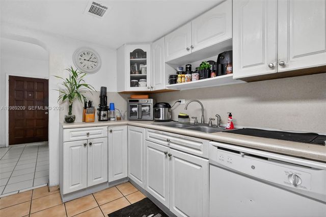 1680 NW 122nd St, North Miami, FL 33167