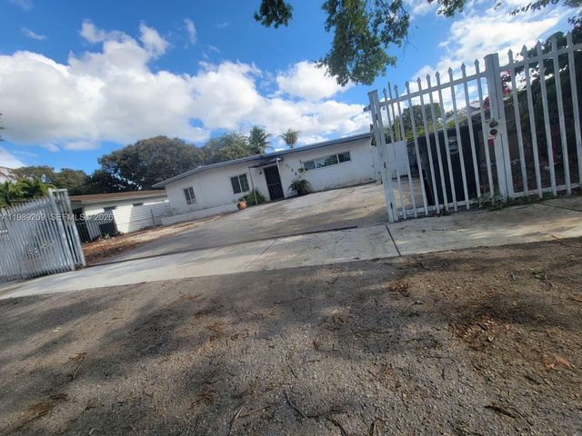 1680 NW 122nd St, North Miami, FL 33167