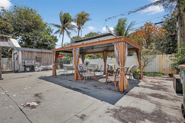 1680 NW 122nd St, North Miami, FL 33167