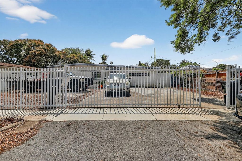 1680 NW 122nd St, North Miami, FL 33167