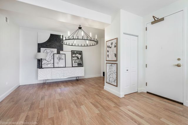 1705 Pavilion Way 208, Park Ridge, IL 60068