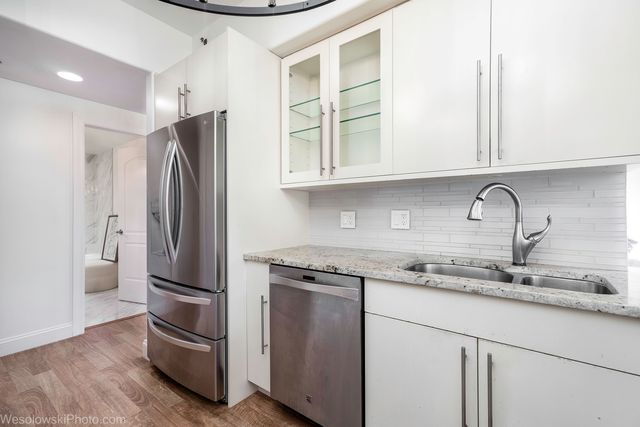 1705 Pavilion Way 208, Park Ridge, IL 60068