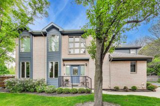 1784 Chestnut Avenue, Glenview, IL 60025