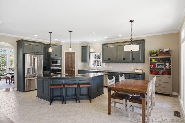 6718 E 113th Street S, Bixby, OK 74008