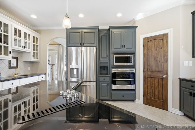 6718 E 113th Street S, Bixby, OK 74008