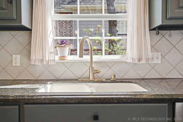 6718 E 113th Street S, Bixby, OK 74008