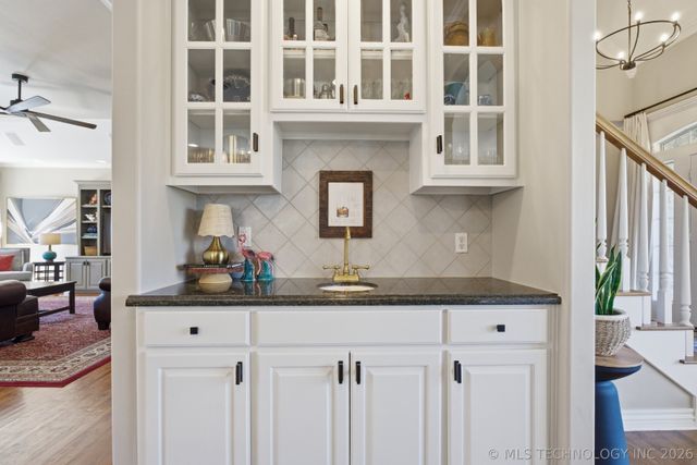 6718 E 113th Street S, Bixby, OK 74008