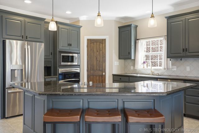 6718 E 113th Street S, Bixby, OK 74008