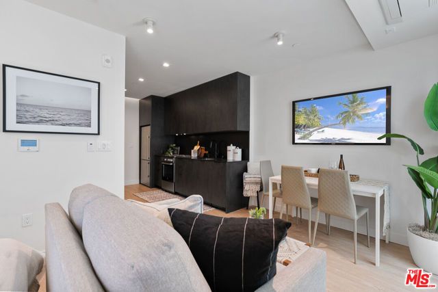 3688 Overland Avenue 411, Los Angeles, CA 90034