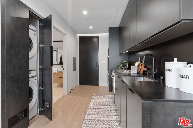 3688 Overland Avenue 411, Los Angeles, CA 90034