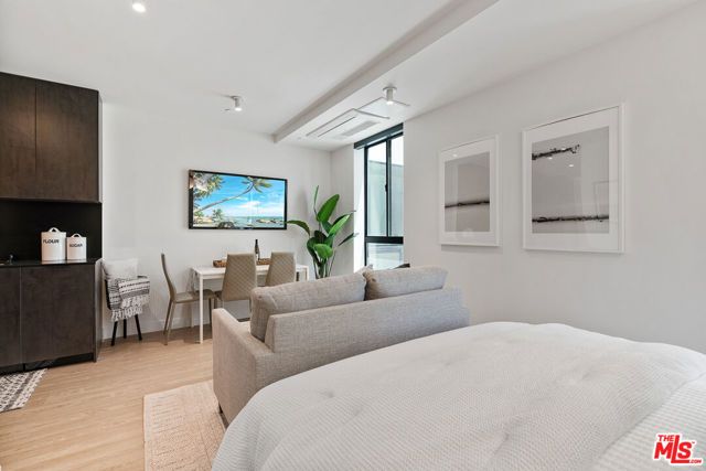 3688 Overland Avenue 411, Los Angeles, CA 90034