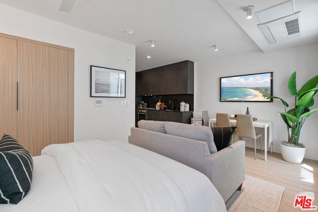 3688 Overland Avenue 411, Los Angeles, CA 90034