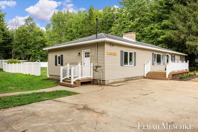 3240 E Riley Thompson Road, Twin Lake, MI 49457