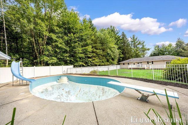 3240 E Riley Thompson Road, Twin Lake, MI 49457