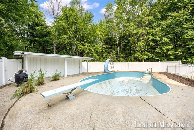 3240 E Riley Thompson Road, Twin Lake, MI 49457