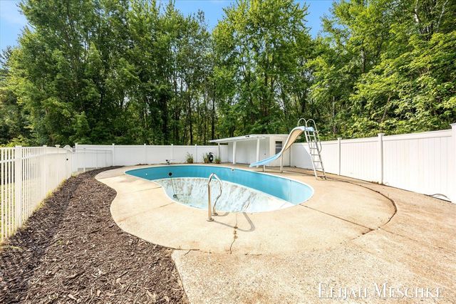 3240 E Riley Thompson Road, Twin Lake, MI 49457