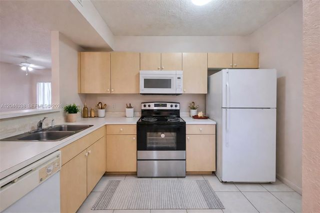 1103 Golden Lakes Blvd 1013, West Palm Beach, FL 33411