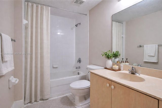 1103 Golden Lakes Blvd 1013, West Palm Beach, FL 33411
