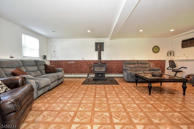 30 Center St, Butler Boro, NJ 07405