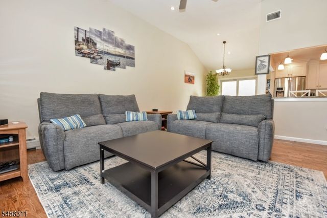 30 Center St, Butler Boro, NJ 07405