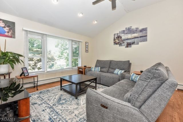 30 Center St, Butler Boro, NJ 07405