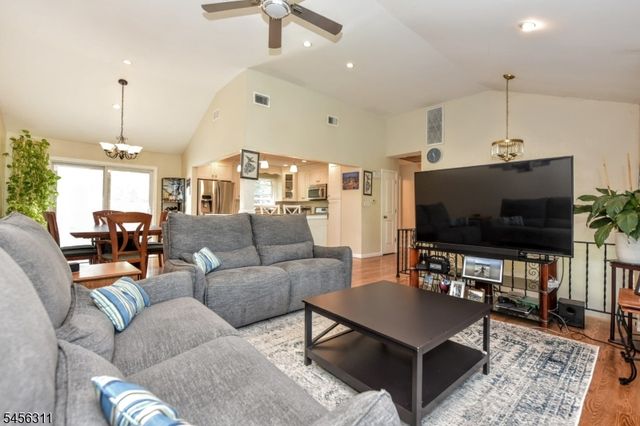 30 Center St, Butler Boro, NJ 07405