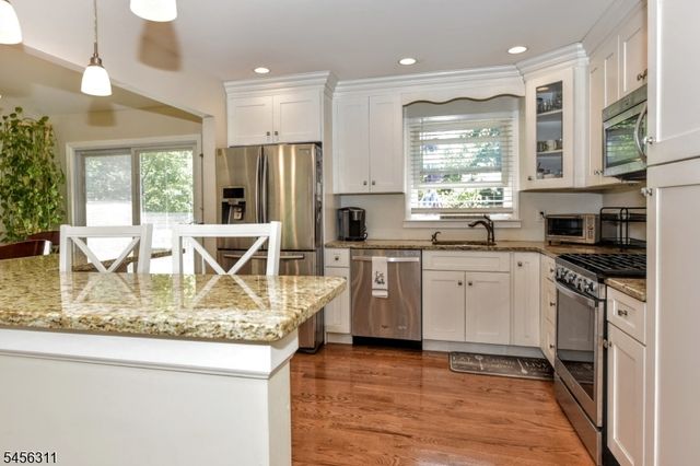 30 Center St, Butler Boro, NJ 07405