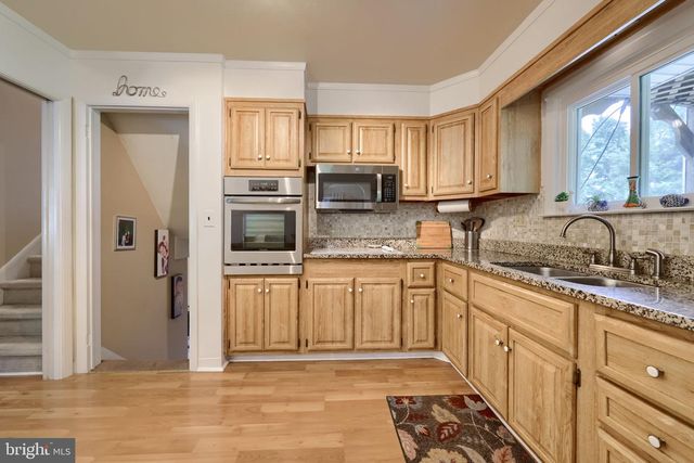 215 MAIN ST, Akron, PA 17501