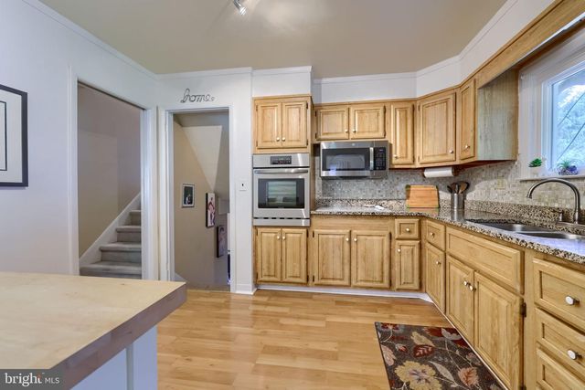 215 MAIN ST, Akron, PA 17501