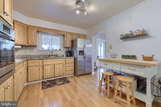 215 MAIN ST, Akron, PA 17501