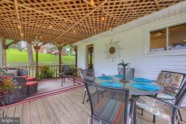 215 MAIN ST, Akron, PA 17501